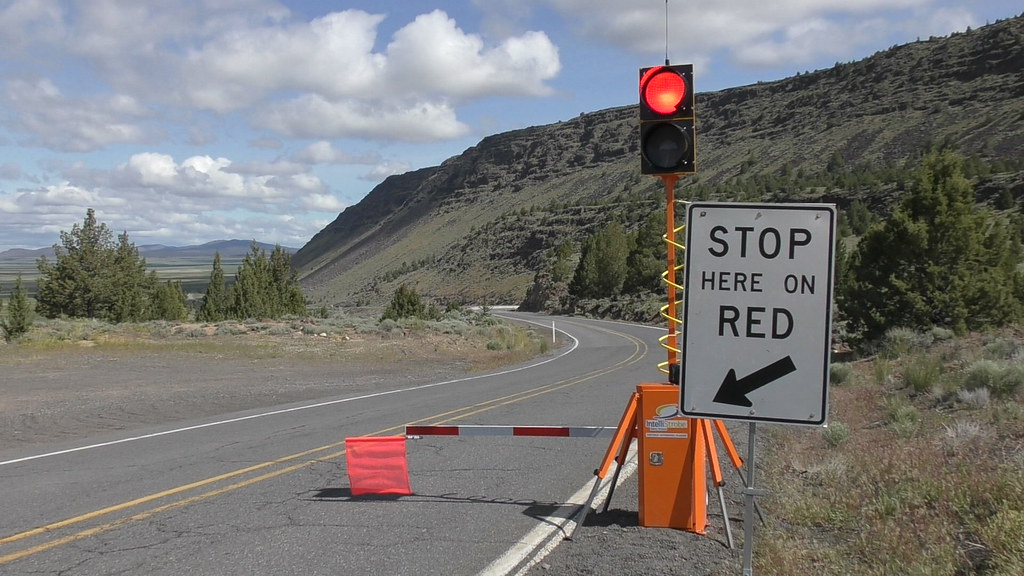 Automated flagger assistance device controlling one-lane traffic