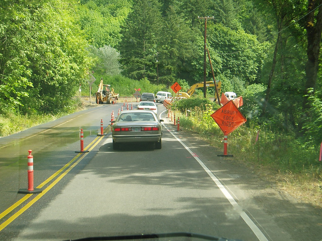 Delineator posts on rubber bases in a work zone